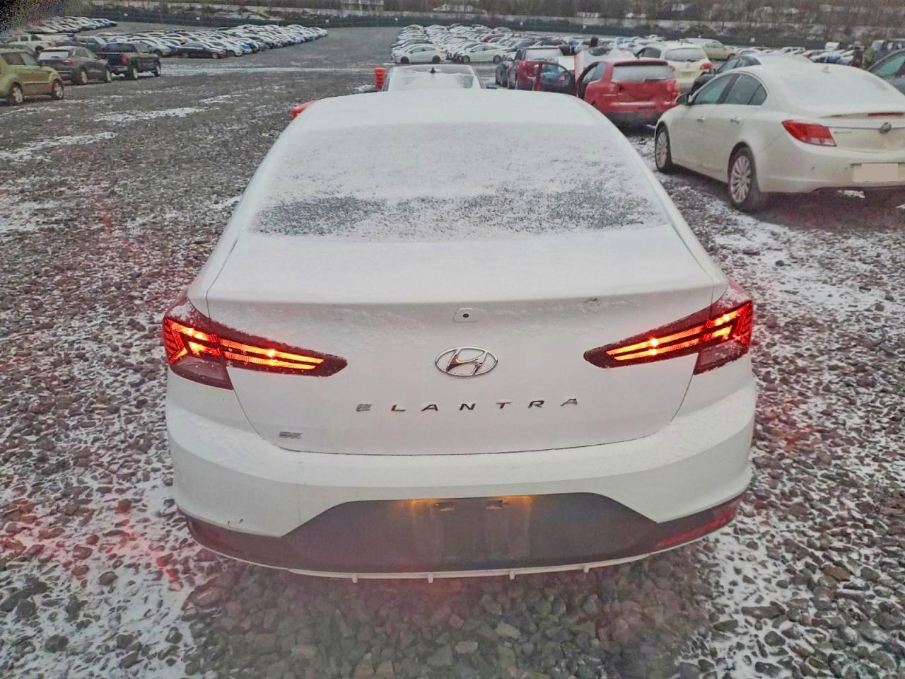 2019 HYUNDAI ELANTRA SE photo 6