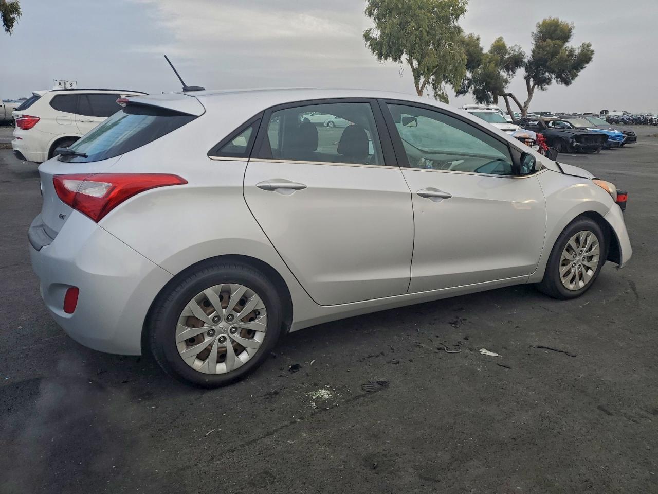 2016 HYUNDAI ELANTRA GT photo 3