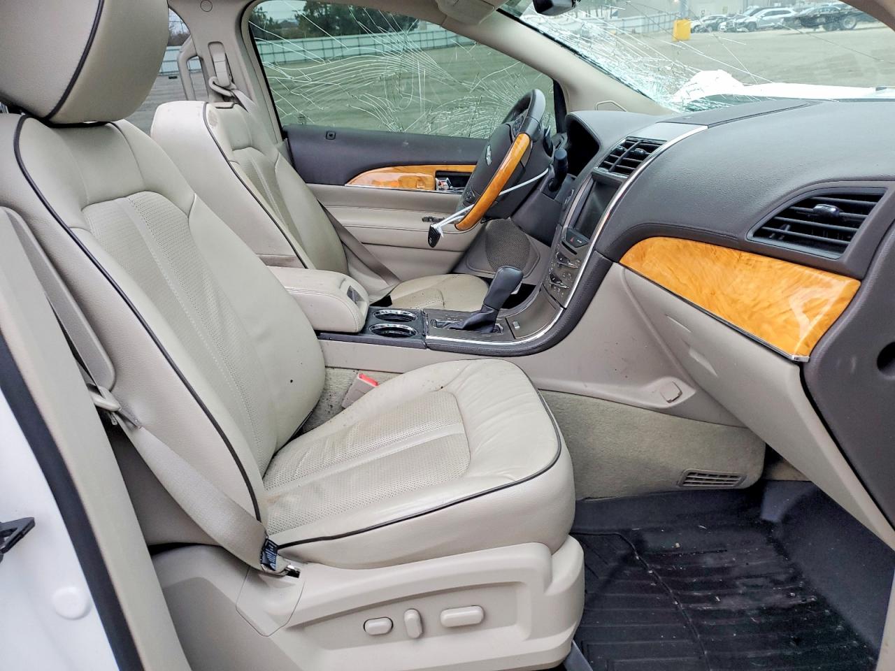 2015 LINCOLN TOWNHOUSE MKX photo 7
