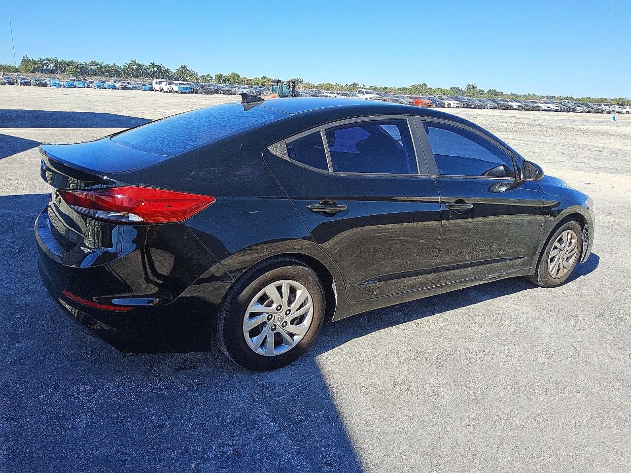 2017 HYUNDAI ELANTRA SE photo 3