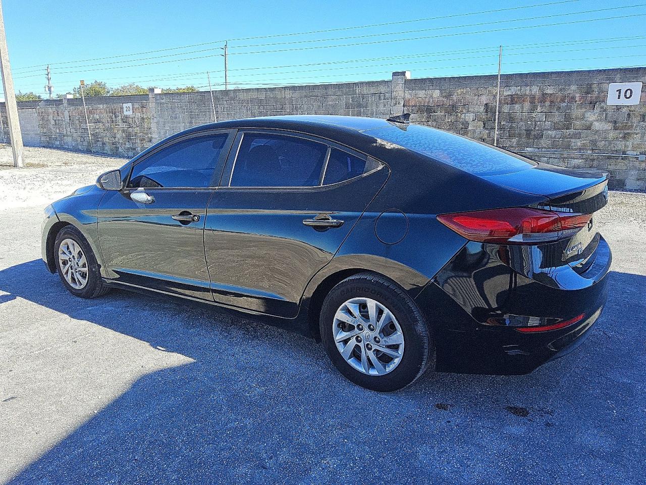 2017 HYUNDAI ELANTRA SE photo 2