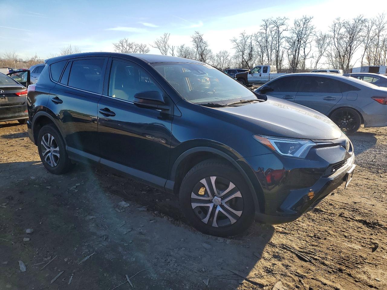 2018 TOYOTA RAV4 LE photo 4
