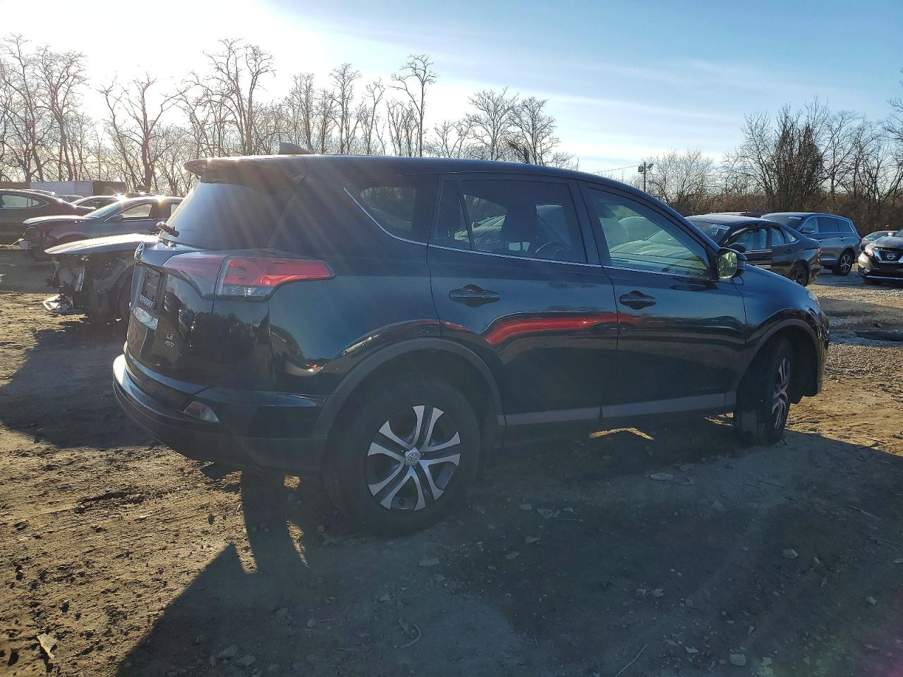 2018 TOYOTA RAV4 LE photo 3