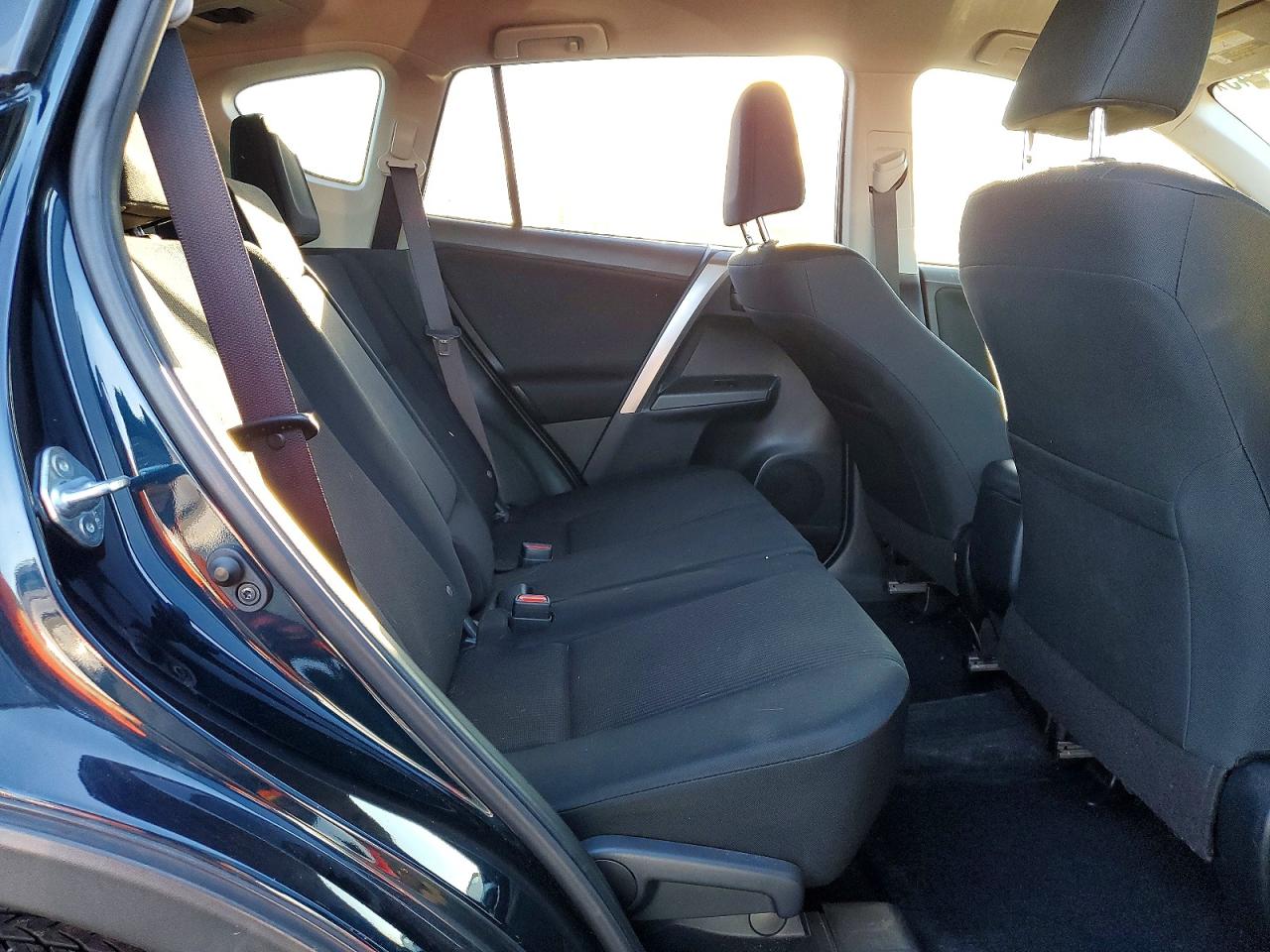 2018 TOYOTA RAV4 LE photo 11
