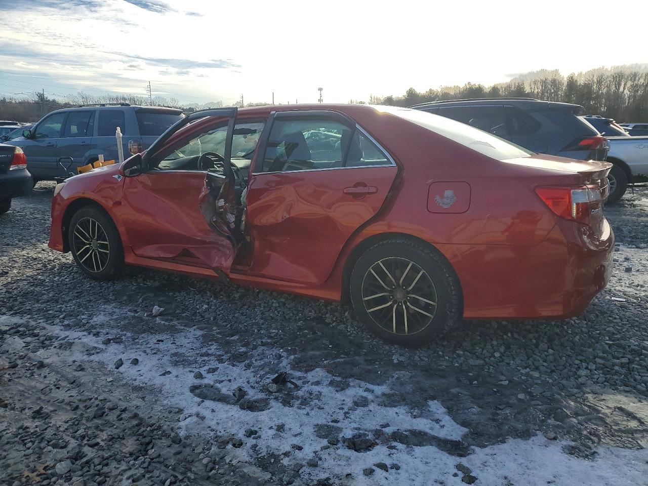 2013 TOYOTA CAMRY L photo 2