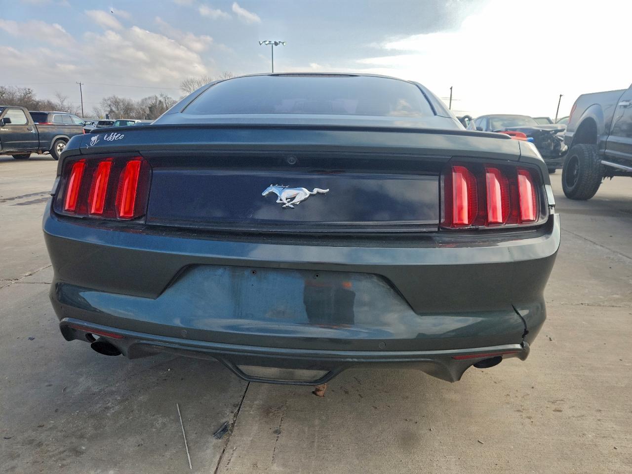 2015 FORD MUSTANG photo 6