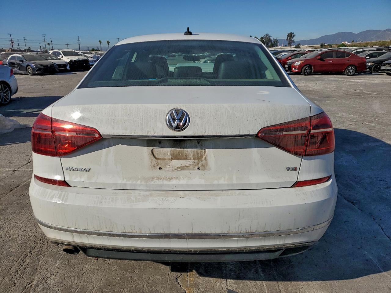 2017 VOLKSWAGEN PASSAT R-LINE photo 6