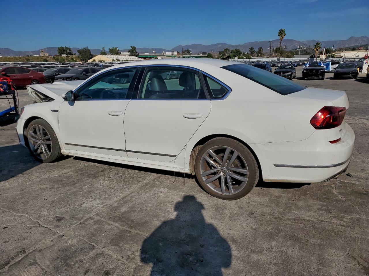 2017 VOLKSWAGEN PASSAT R-LINE photo 2