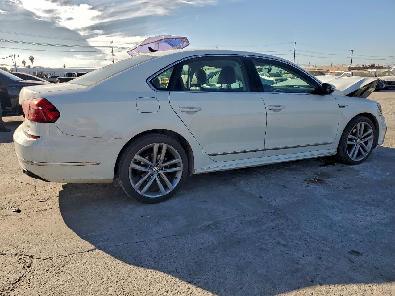 2017 VOLKSWAGEN PASSAT R-LINE photo 3