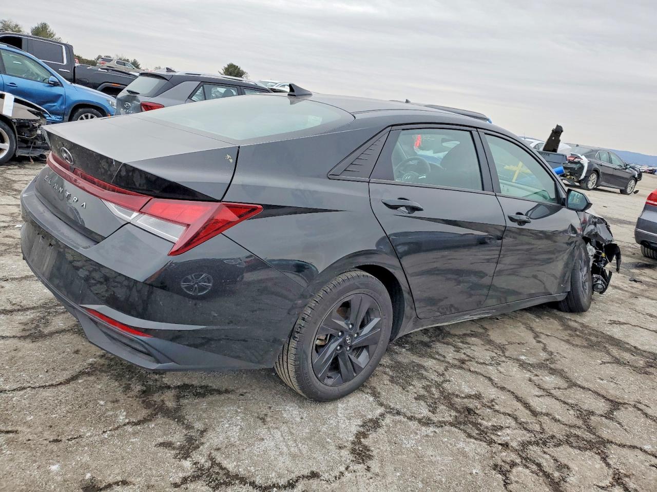 2022 HYUNDAI ELANTRA SEL photo 3