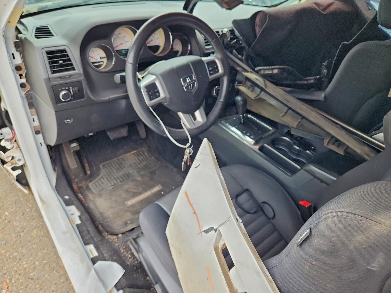 2013 DODGE CHALLENGER SXT photo 8