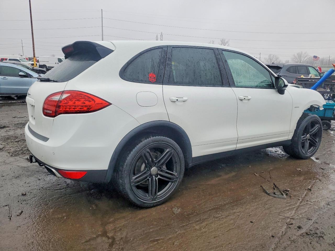 2013 PORSCHE CAYENNE photo 3