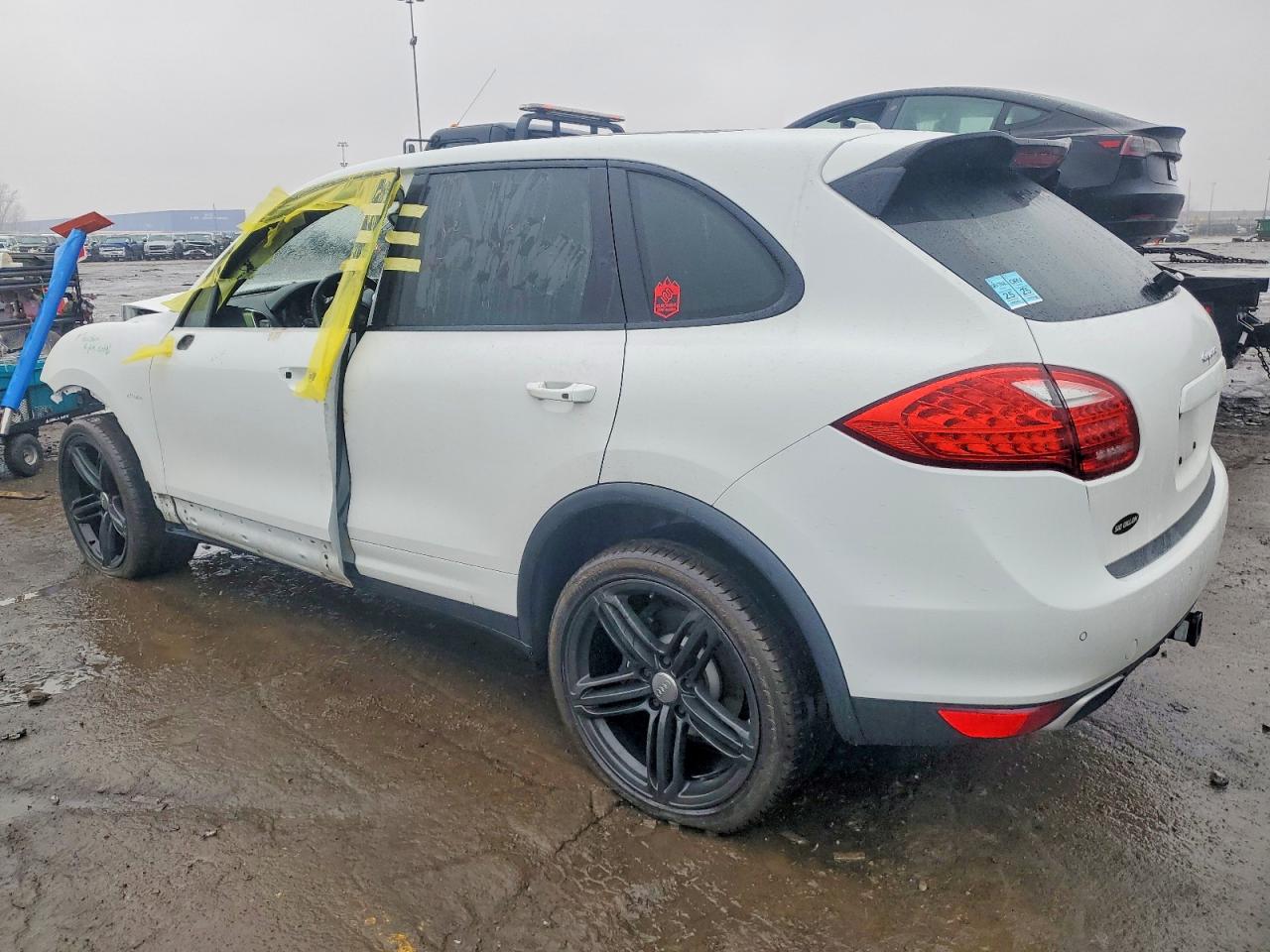 2013 PORSCHE CAYENNE photo 2