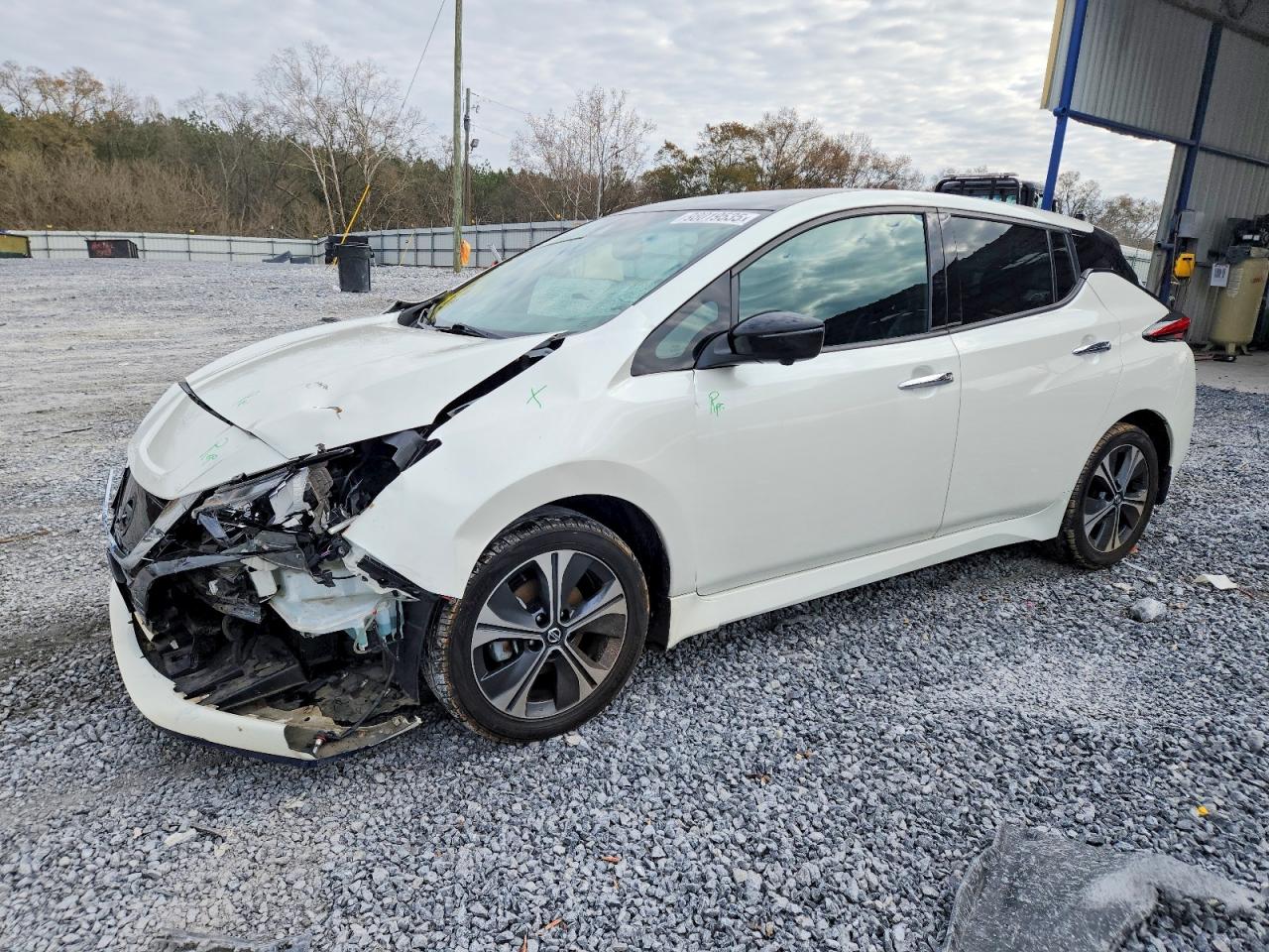 2021 NISSAN LEAF