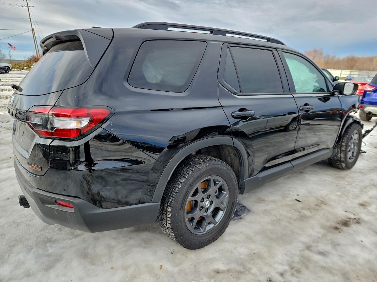 2025 HONDA PILOT TRAILSPORT photo 3