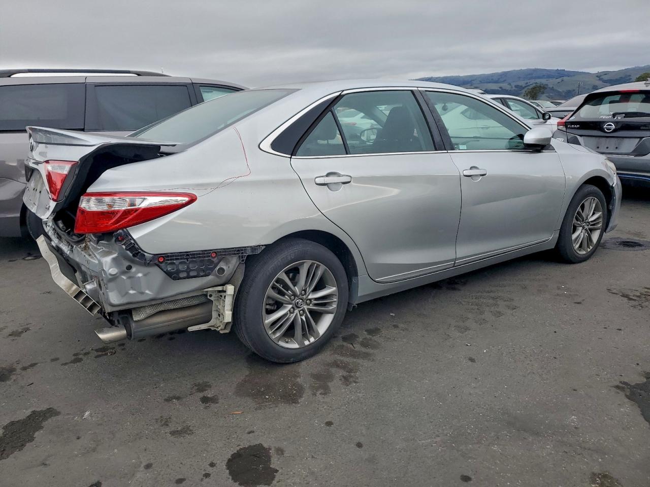 2017 TOYOTA CAMRY LE photo 3