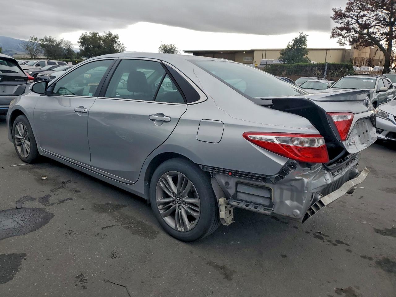 2017 TOYOTA CAMRY LE photo 2