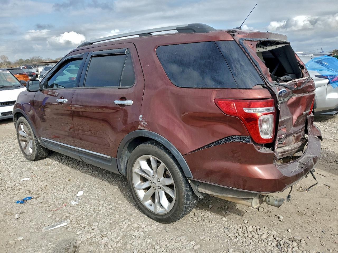 2015 FORD EXPLORER XLT photo 3