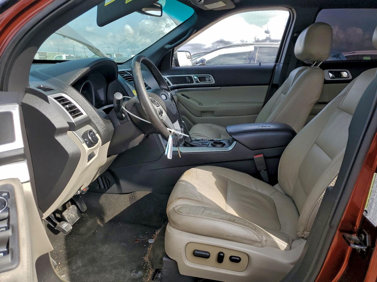 2015 FORD EXPLORER XLT photo 13