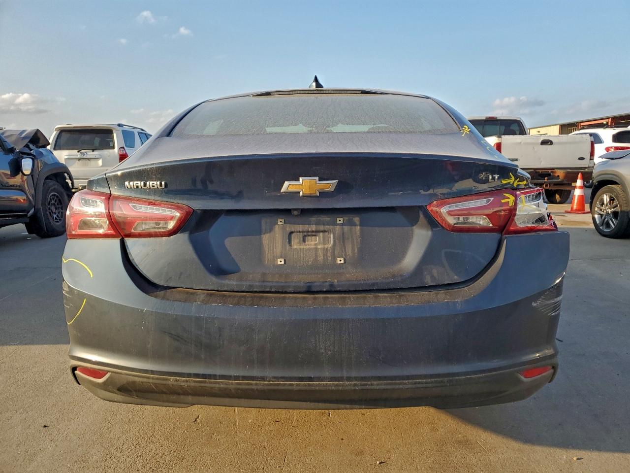 2021 CHEVROLET MALIBU LT photo 6