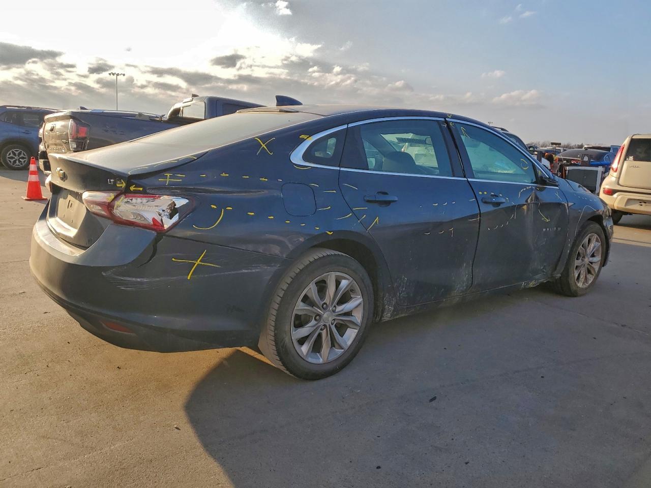 2021 CHEVROLET MALIBU LT photo 3