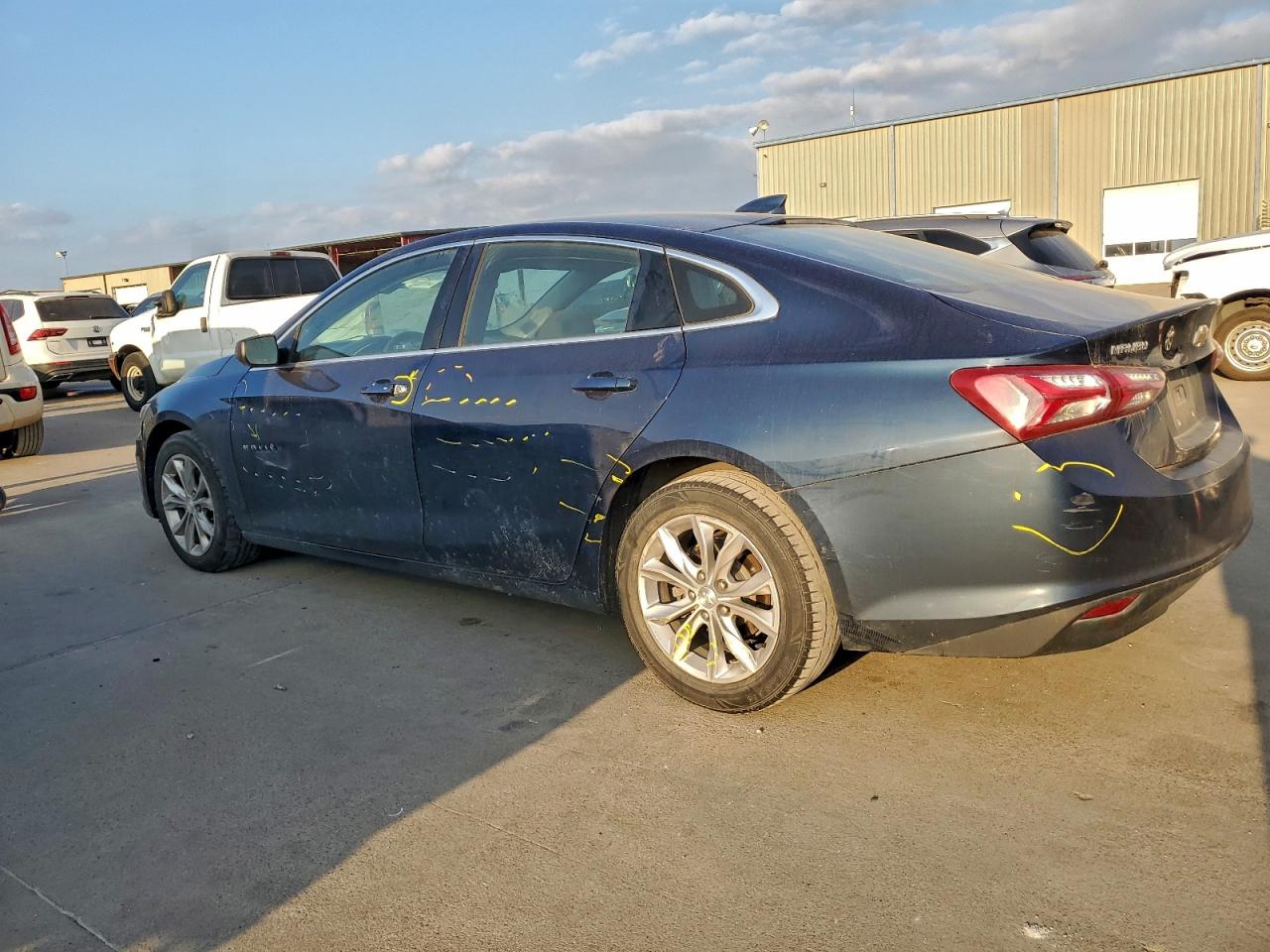 2021 CHEVROLET MALIBU LT photo 2