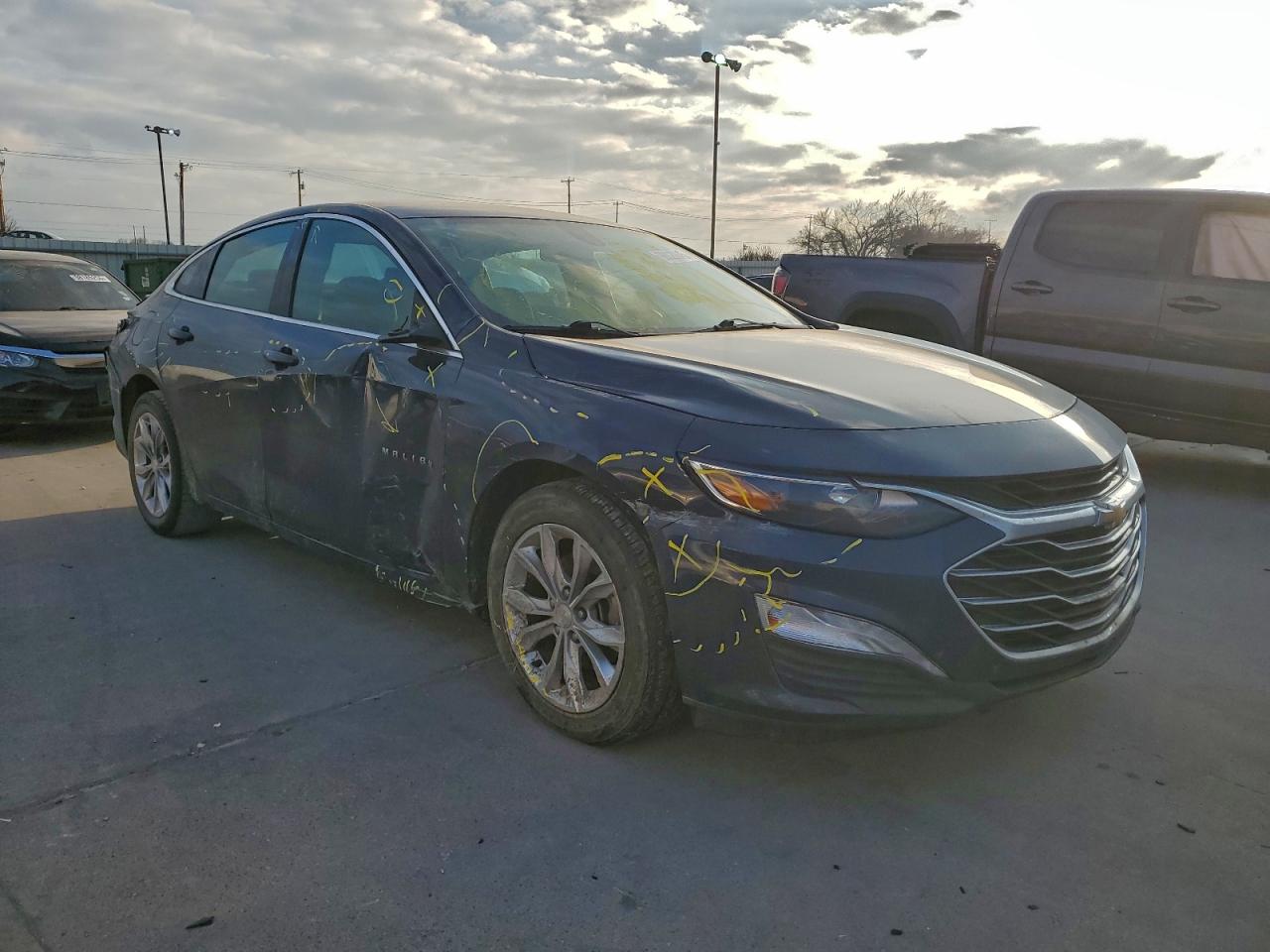 2021 CHEVROLET MALIBU LT photo 4