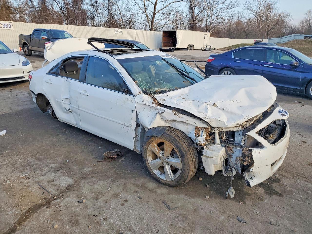 2011 TOYOTA CAMRY BASE photo 4