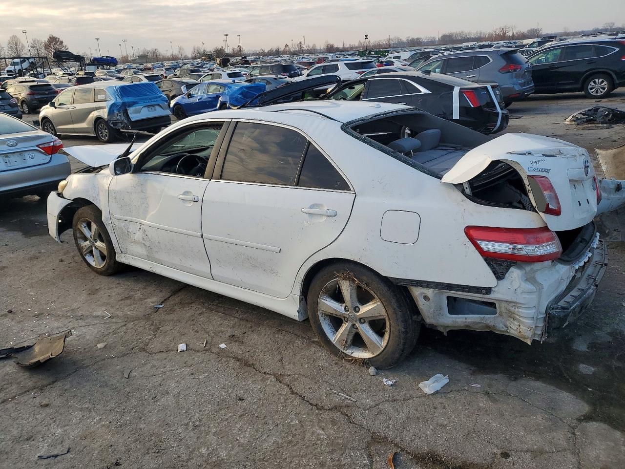 2011 TOYOTA CAMRY BASE photo 2