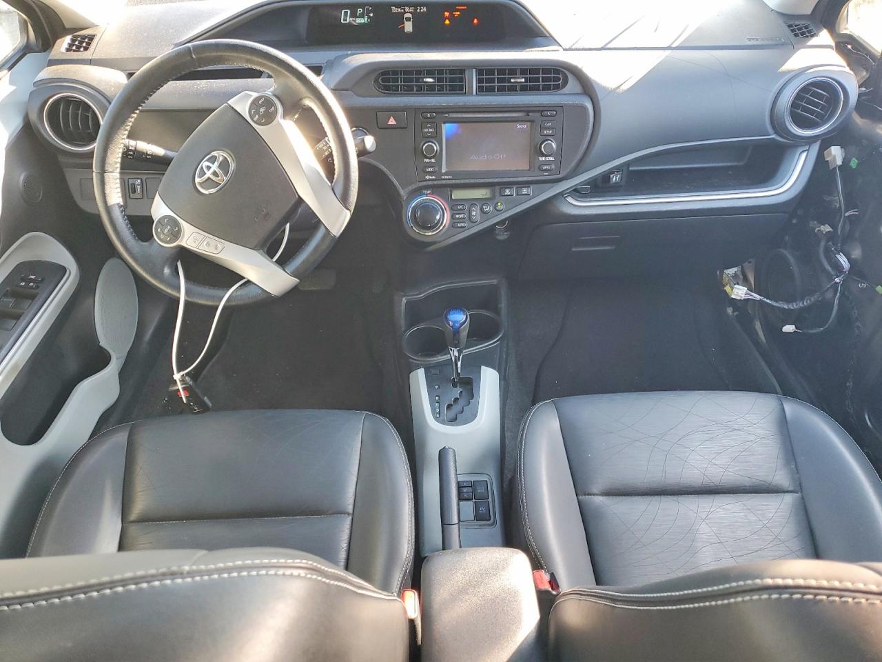 2014 TOYOTA PRIUS C photo 8