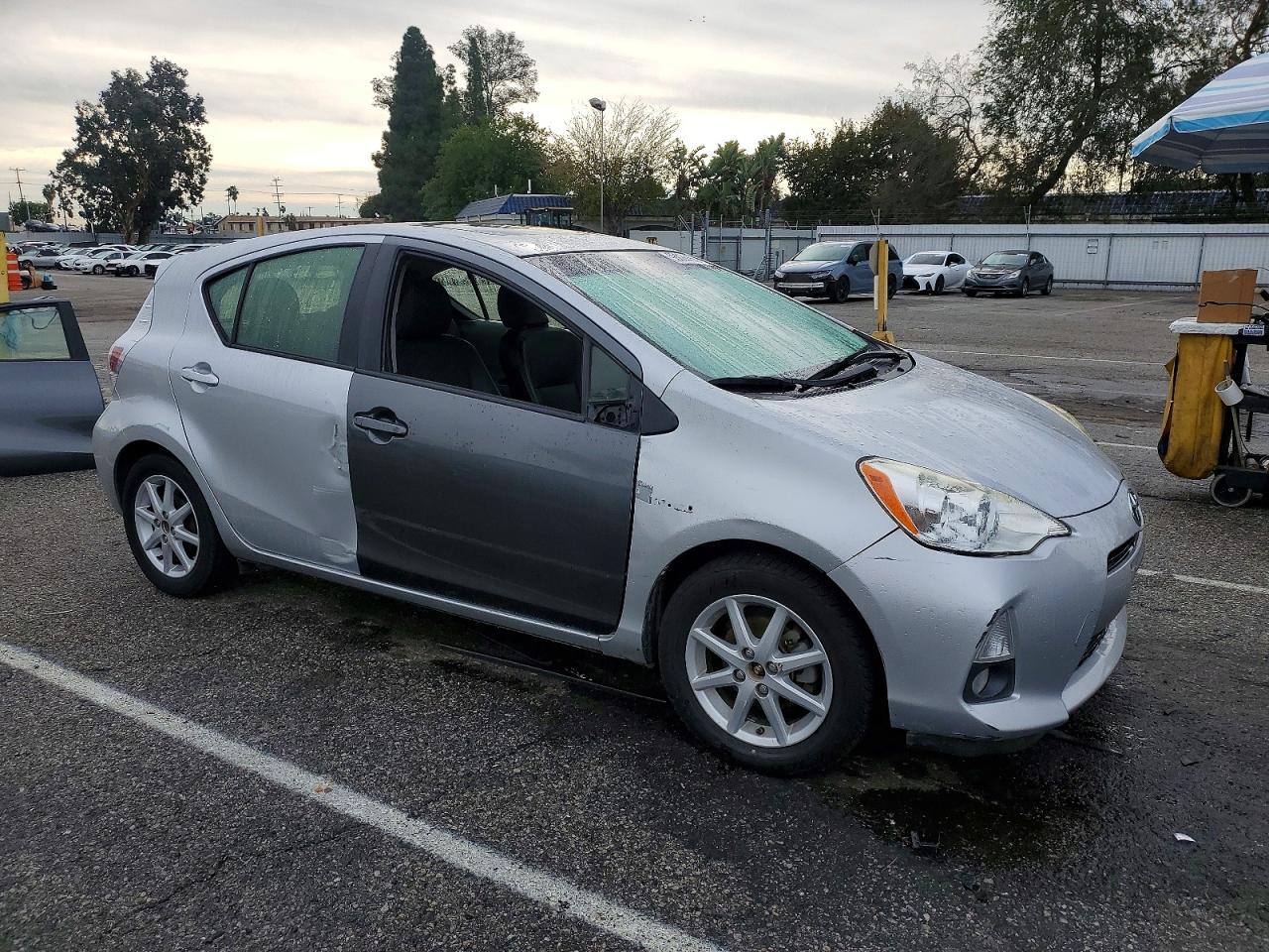 2014 TOYOTA PRIUS C photo 4