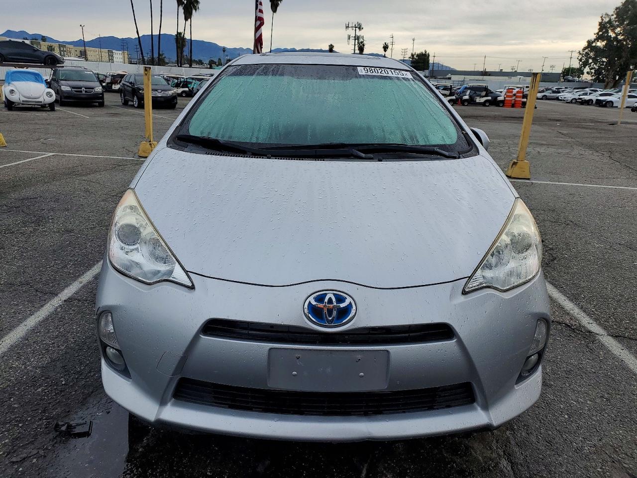 2014 TOYOTA PRIUS C photo 5