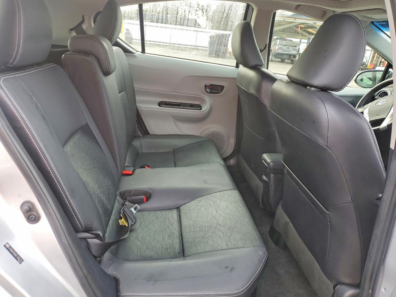 2014 TOYOTA PRIUS C photo 10