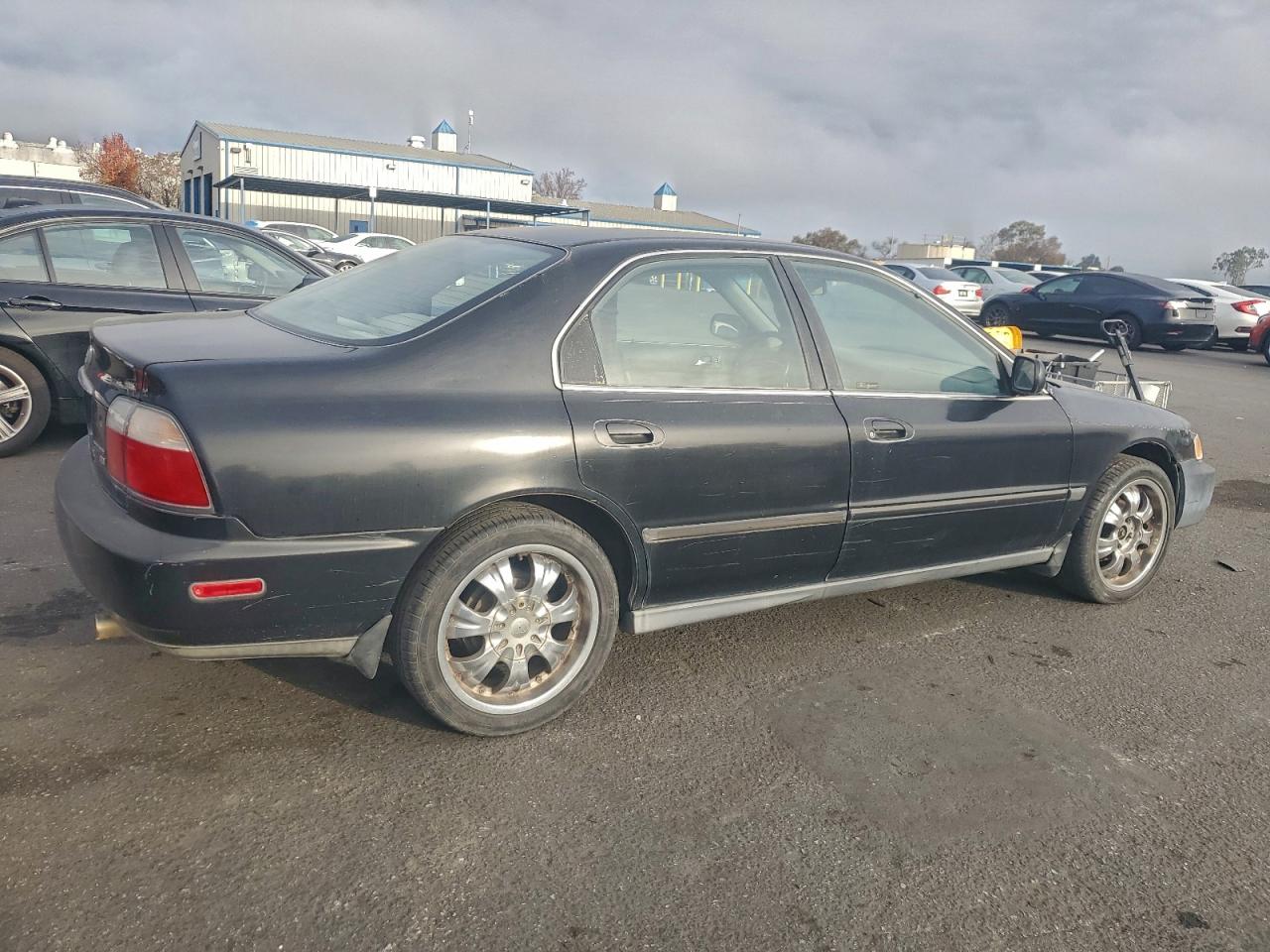 1996 HONDA ACCORD LX photo 3