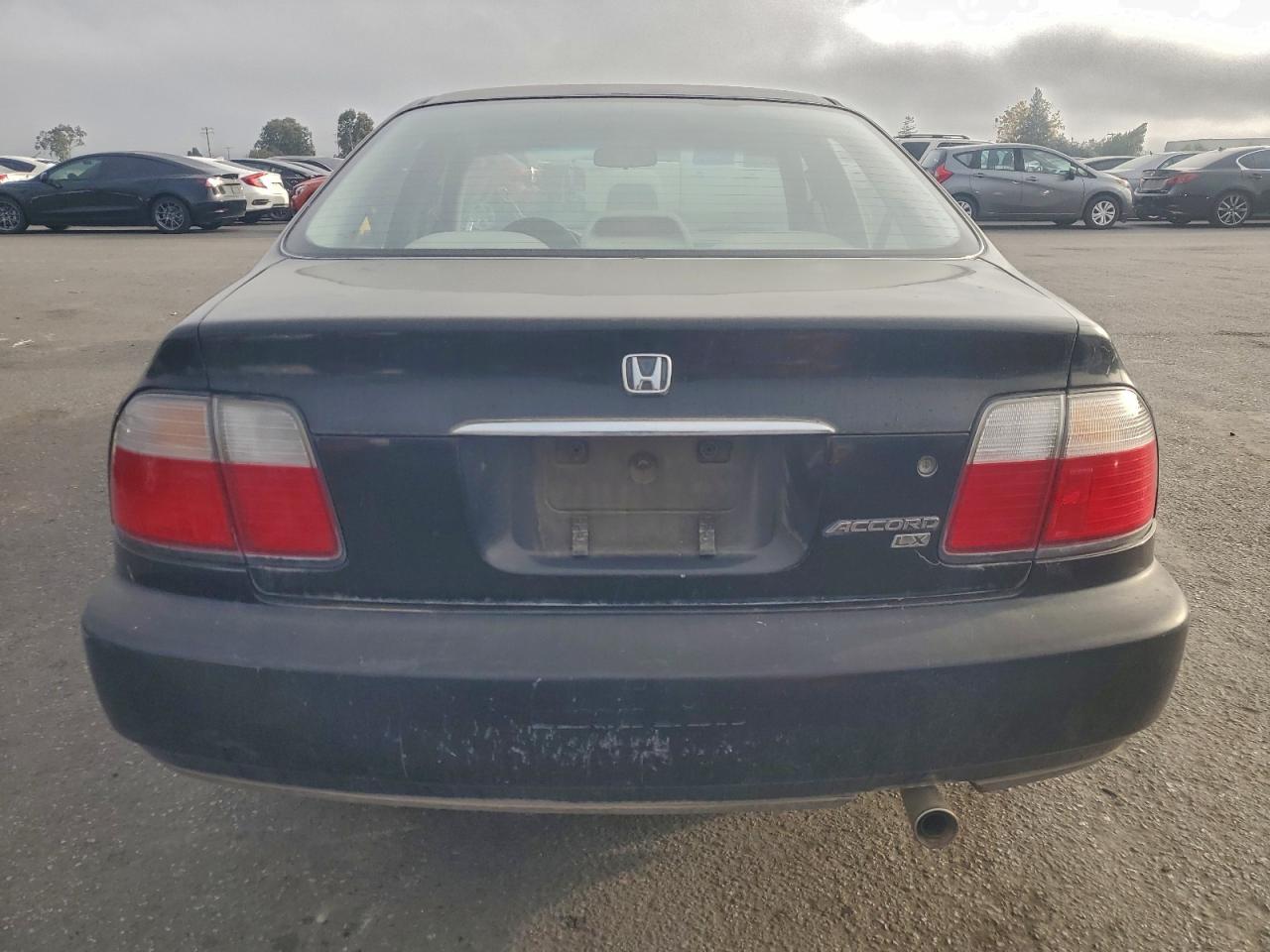 1996 HONDA ACCORD LX photo 6