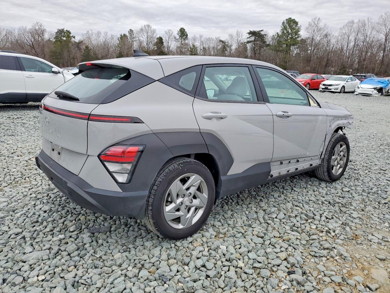2024 HYUNDAI KONA SE photo 3
