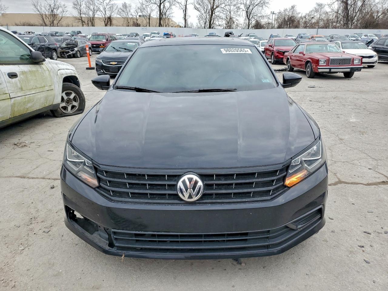 2017 VOLKSWAGEN PASSAT SE photo 5