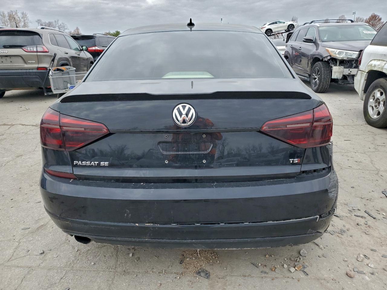 2017 VOLKSWAGEN PASSAT SE photo 6