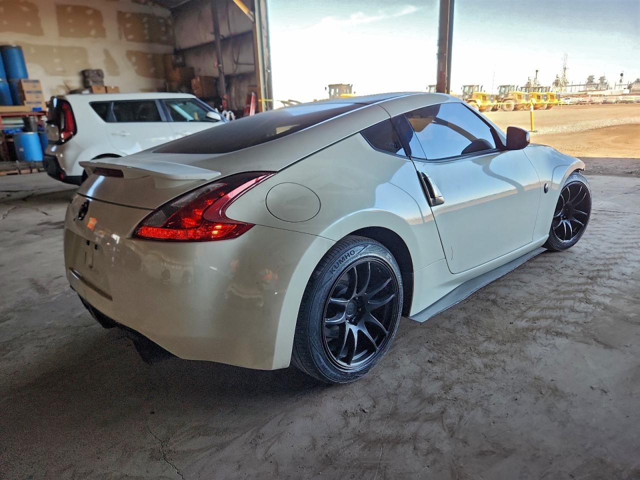 2019 NISSAN 370Z BASE photo 3