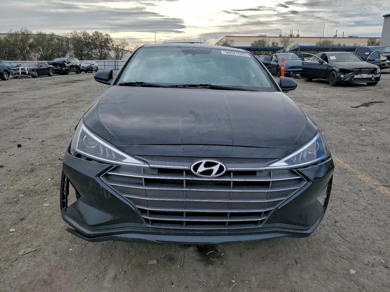 2020 HYUNDAI ELANTRA SEL photo 5
