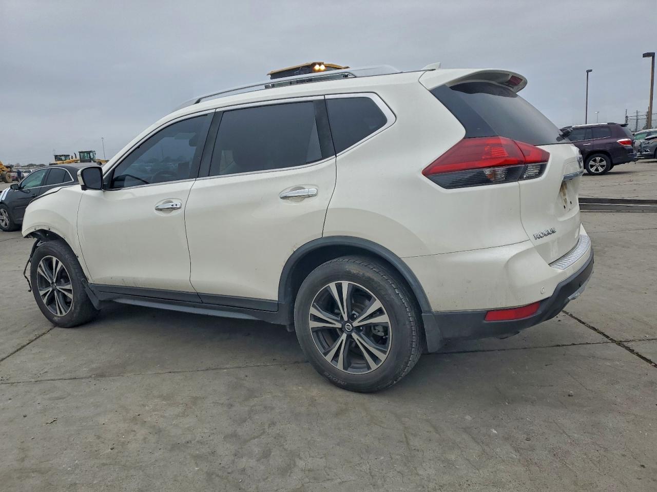2019 NISSAN ROGUE S photo 2