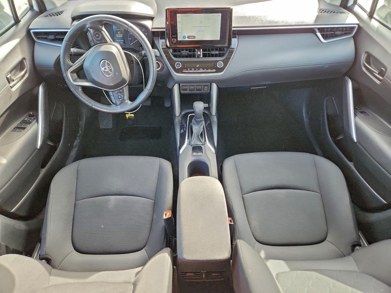 2023 TOYOTA COROLLA CROSS LE photo 8