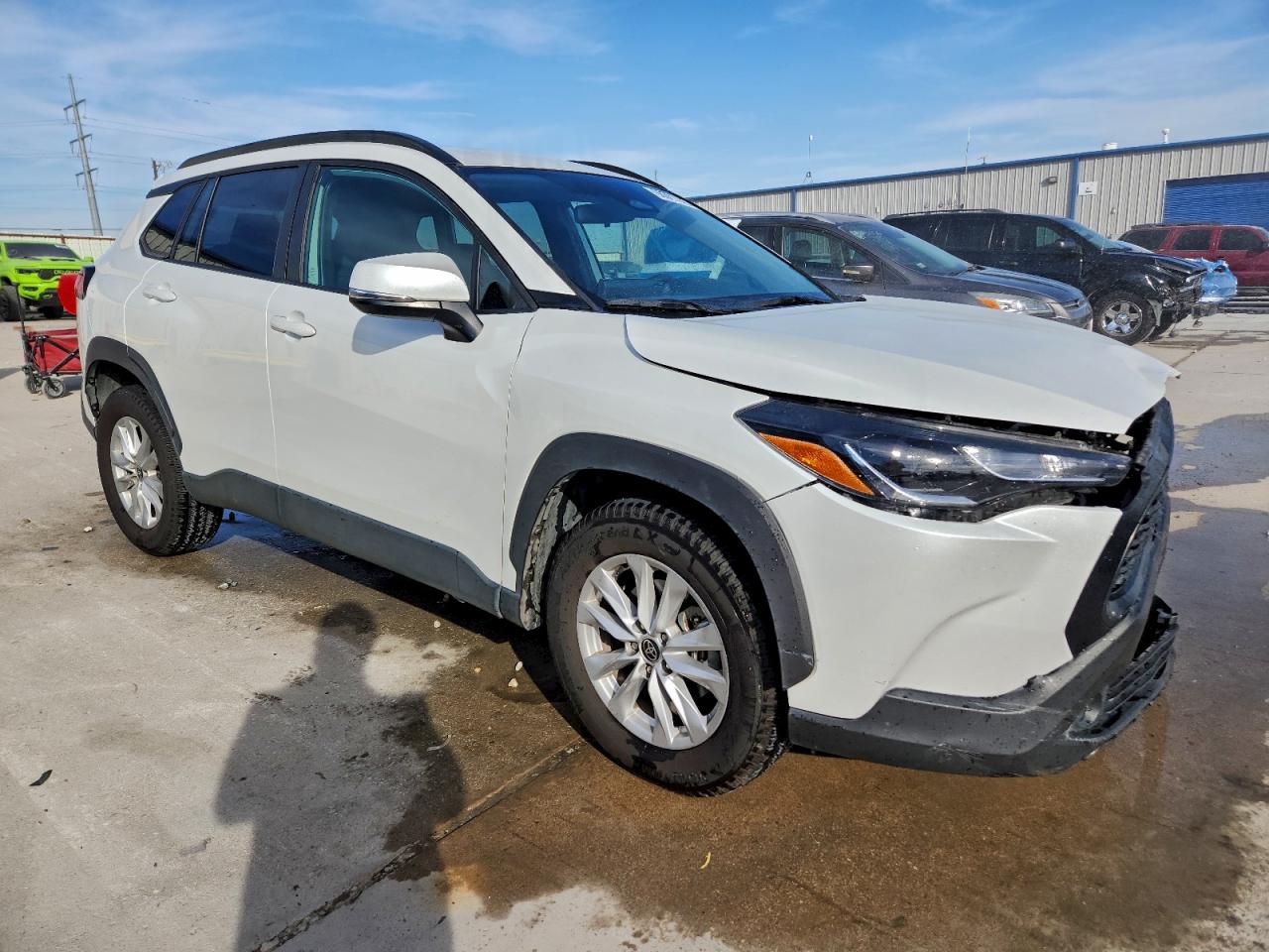 2023 TOYOTA COROLLA CROSS LE photo 4
