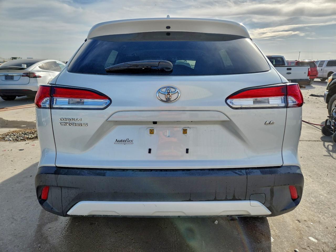 2023 TOYOTA COROLLA CROSS LE photo 6