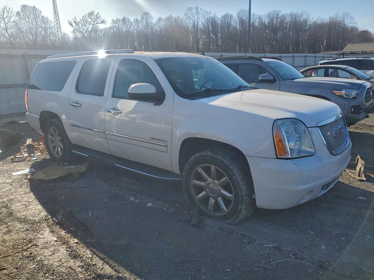 2013 GMC YUKON XL DENALI photo 4