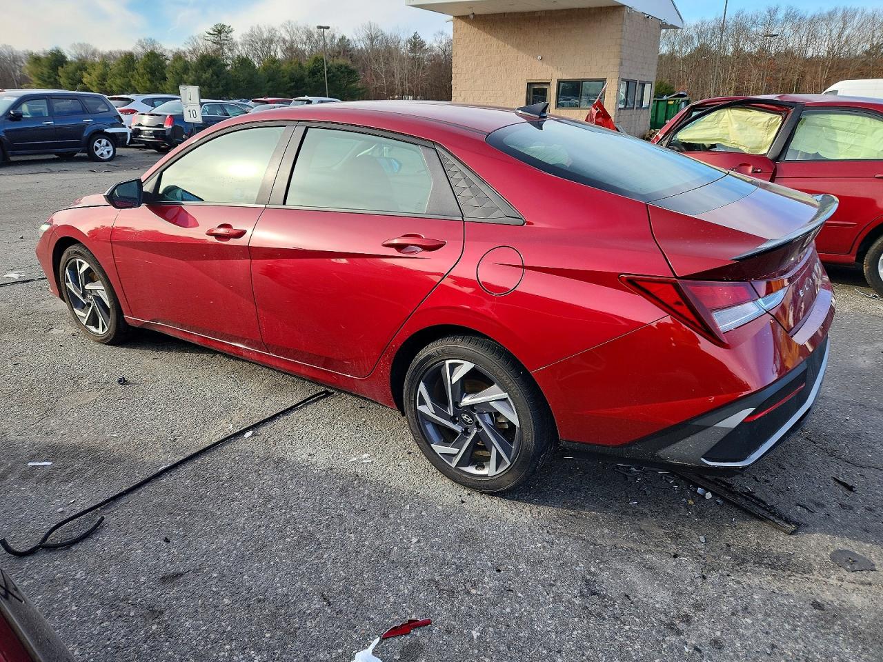 2025 HYUNDAI ELANTRA SEL SPORT photo 2
