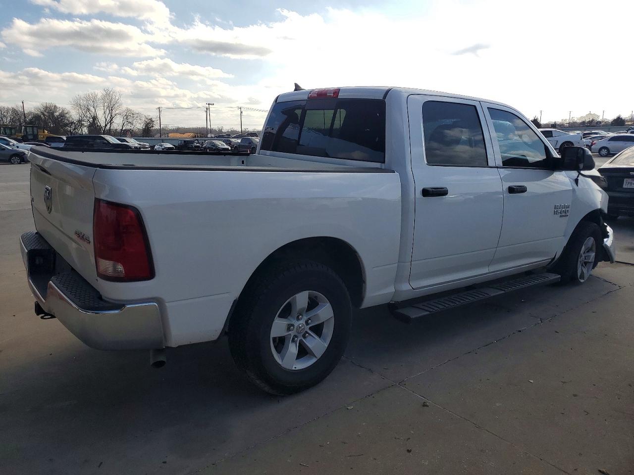 2023 RAM 1500 CLASSIC SLT photo 3