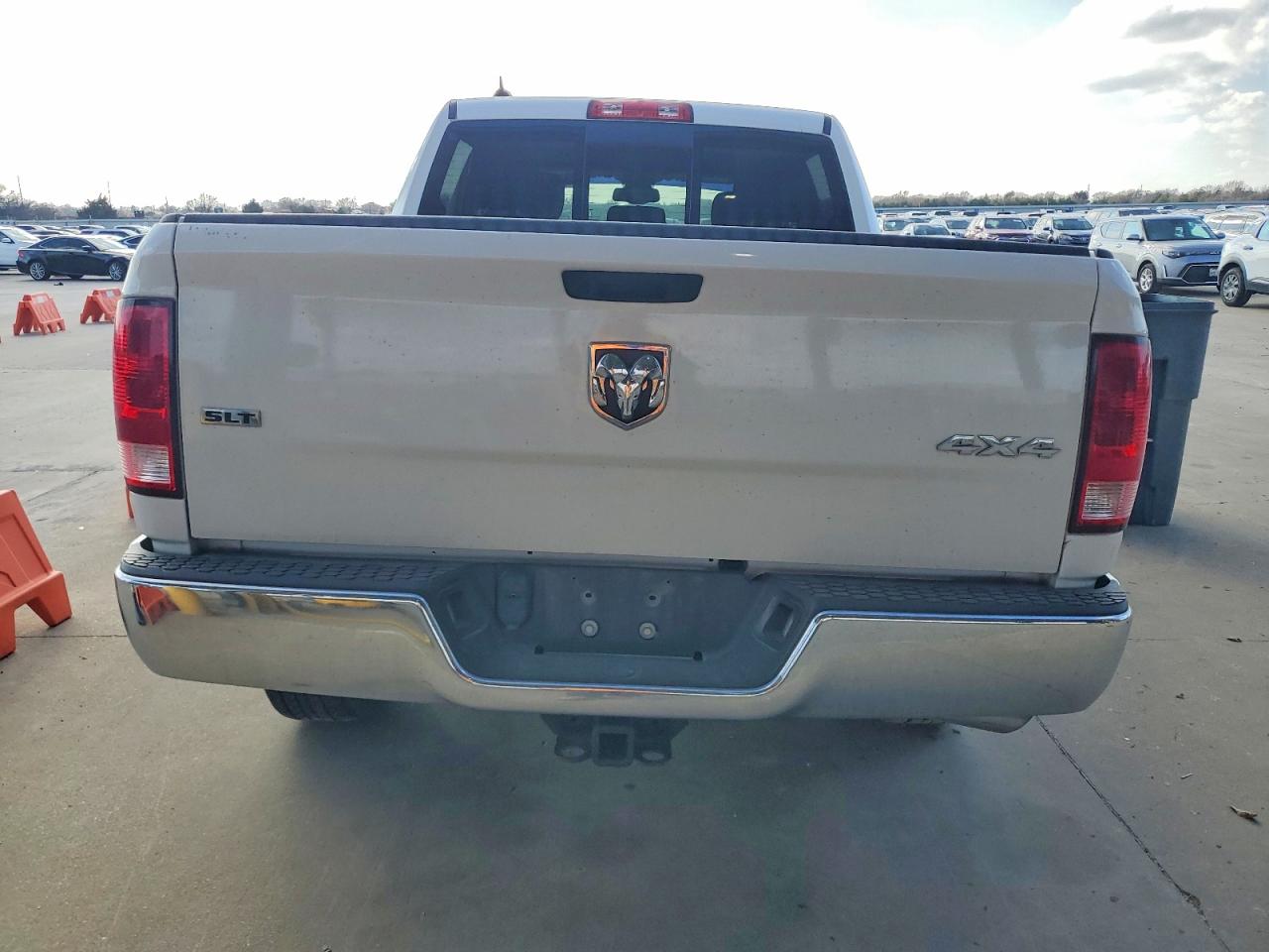 2023 RAM 1500 CLASSIC SLT photo 6