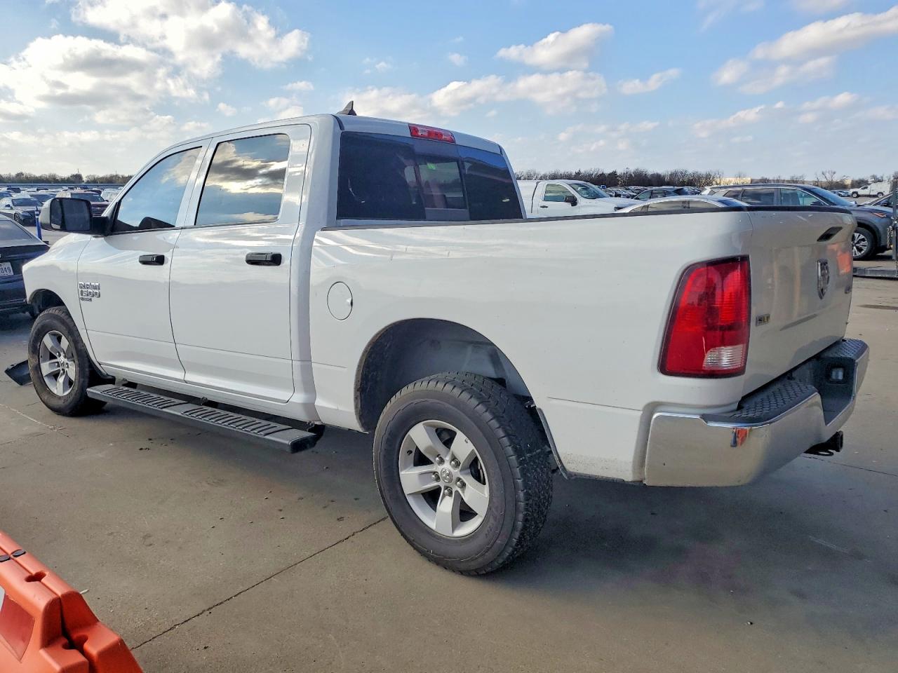 2023 RAM 1500 CLASSIC SLT photo 2