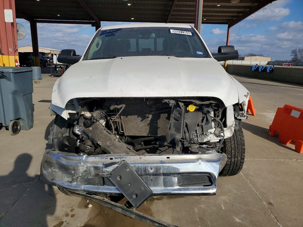 2023 RAM 1500 CLASSIC SLT photo 5